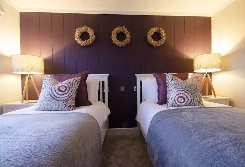 Hotelli Hollicarrs   The Rushes