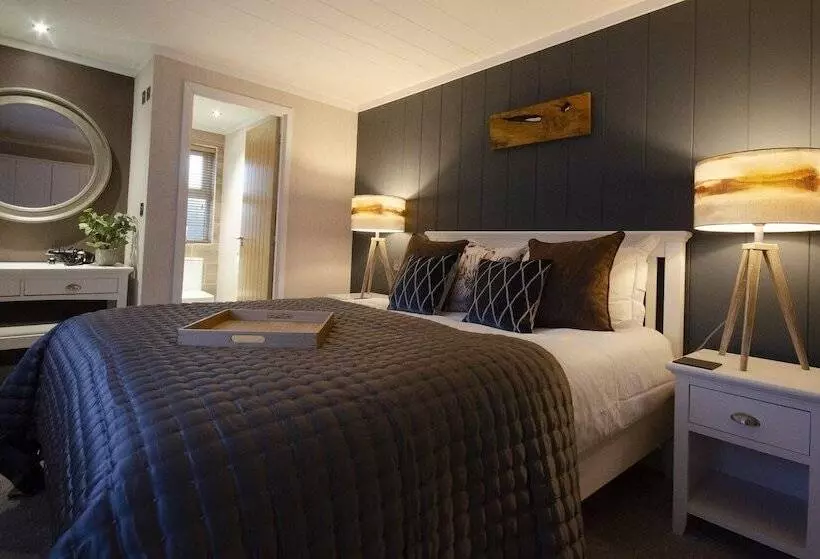 Hotelli Hollicarrs   The Rushes