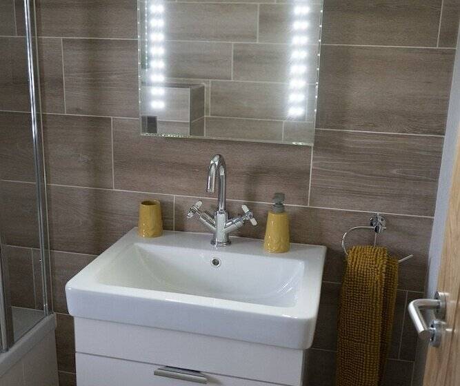 فندق Hollicarrs   The Rushes