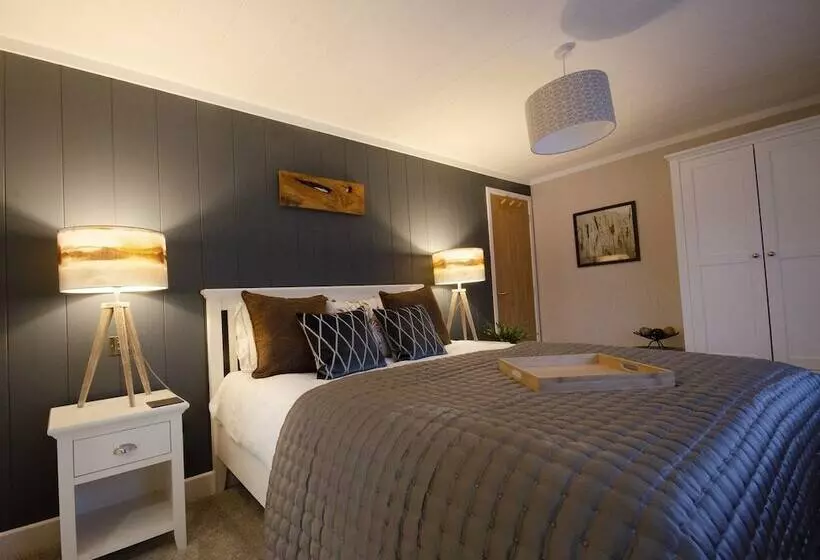 Hotelli Hollicarrs   The Rushes