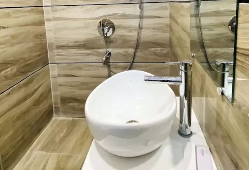 هتل Super Collection O Kanpur Formerly Maharaja Palace