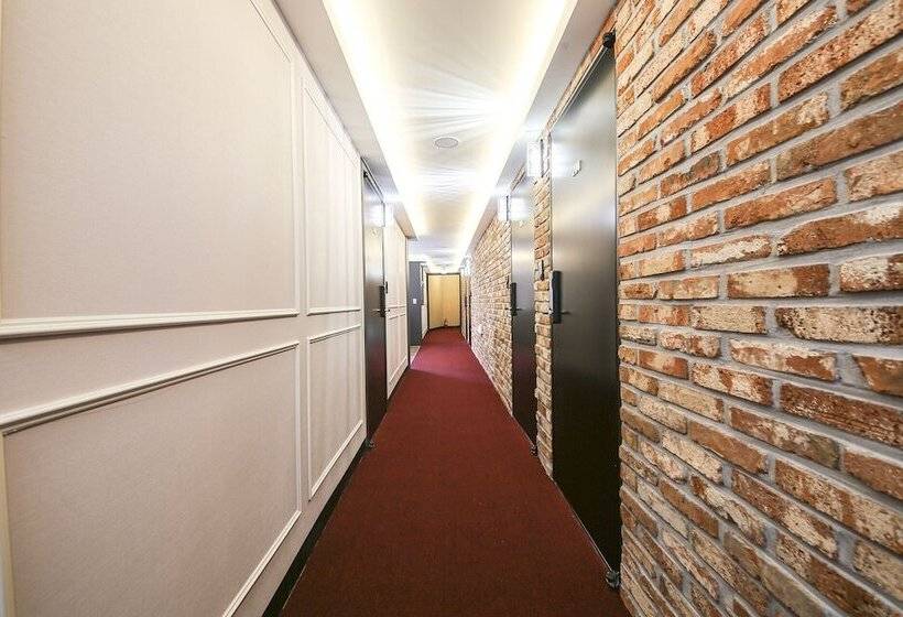 מוטל Jinju Four Seasons