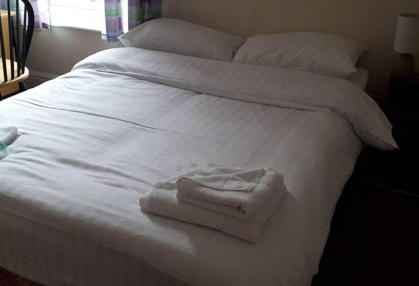 إقامة Grand 4 Bed Quasi Semi House In Manchester