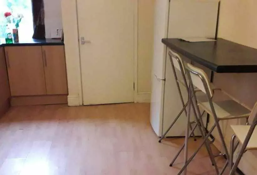 Residenssi Grand 4 Bed Quasi Semi House In Manchester