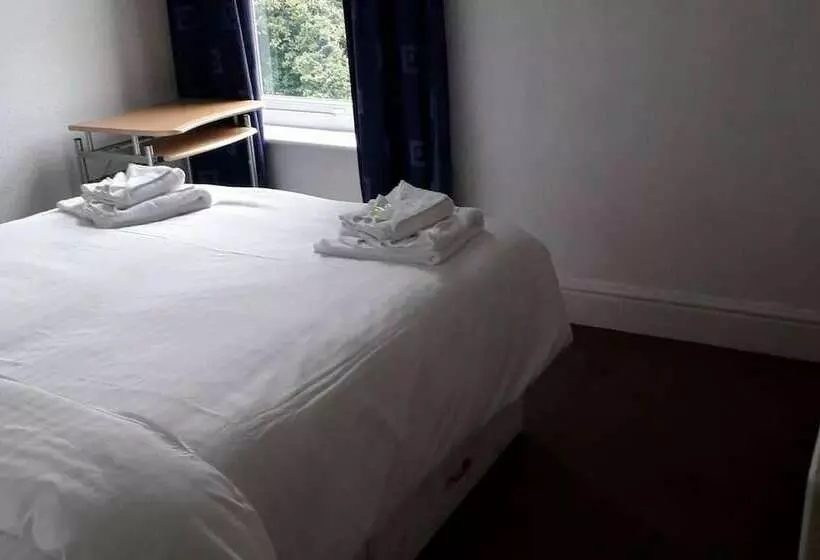 Residenssi Grand 4 Bed Quasi Semi House In Manchester