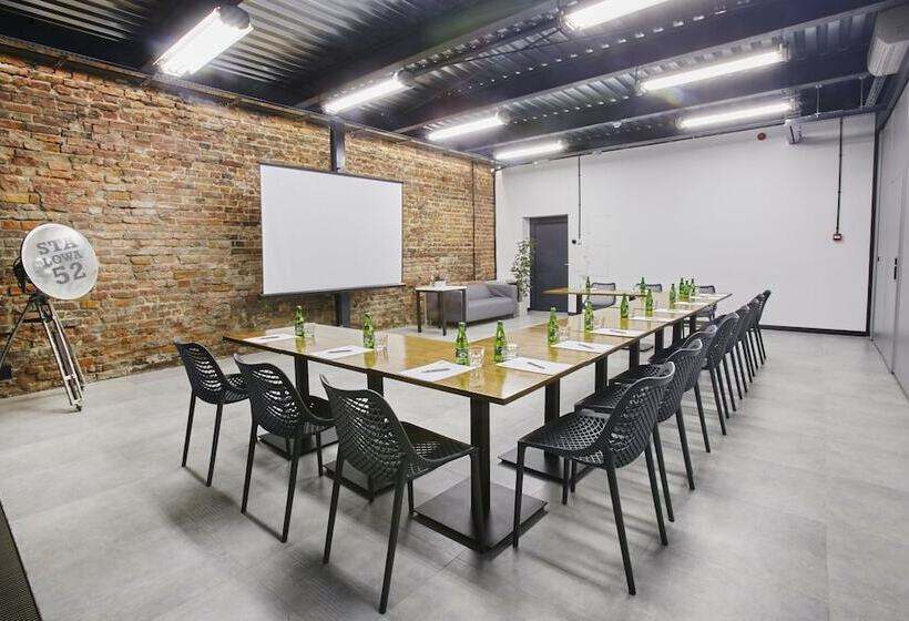 فندق صغير Arthotel Stalowa 52