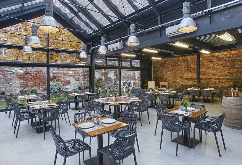 فندق صغير Arthotel Stalowa 52