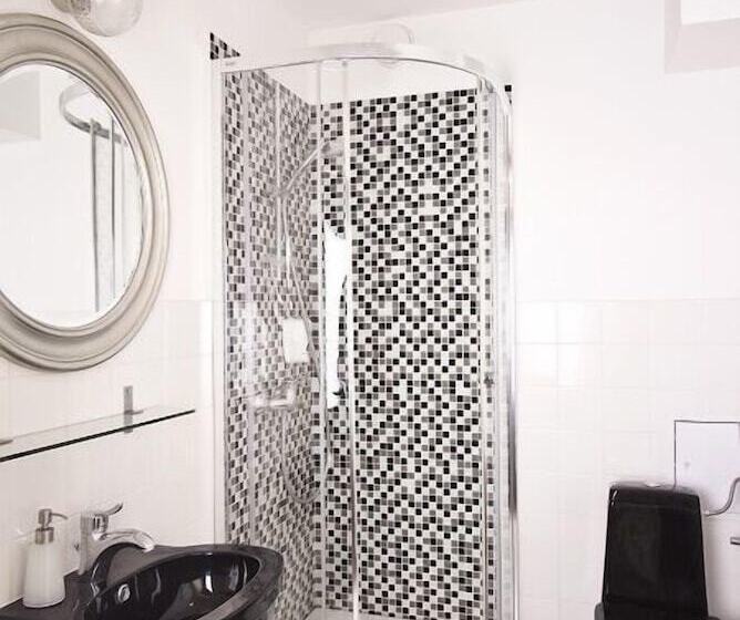 فندق صغير Arthotel Stalowa 52