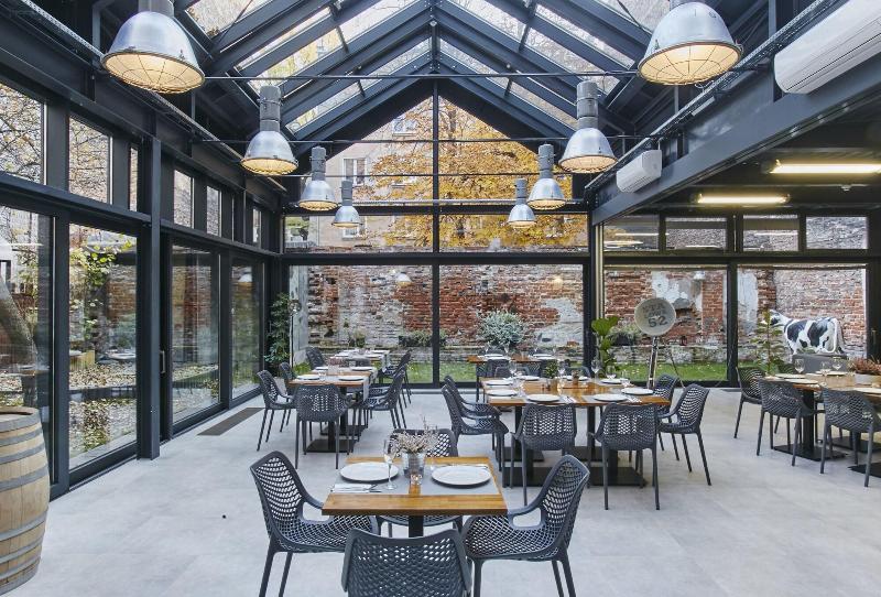 فندق صغير Arthotel Stalowa 52