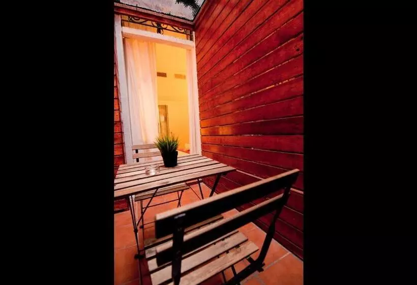 Hostal Live Barcelona