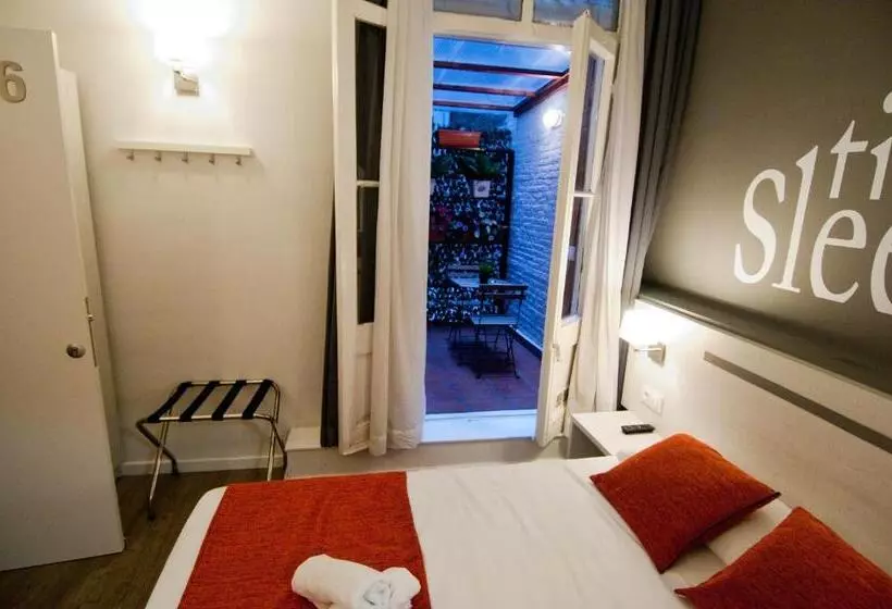 Hostal Live Barcelona