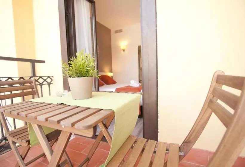 Hostal Live Barcelona