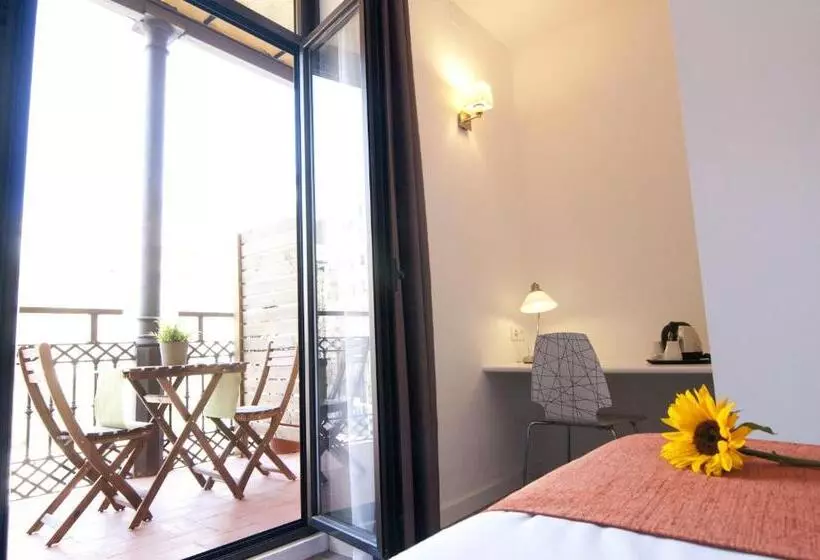 Hostal Live Barcelona