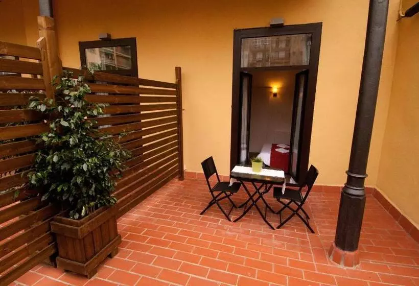 Hostal Live Barcelona