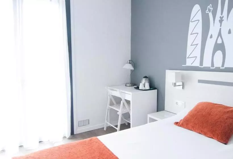 Hostal Live Barcelona