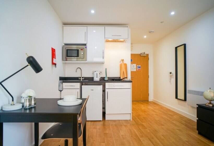 هاستل Rooms & Studios Students Only  Sheffield