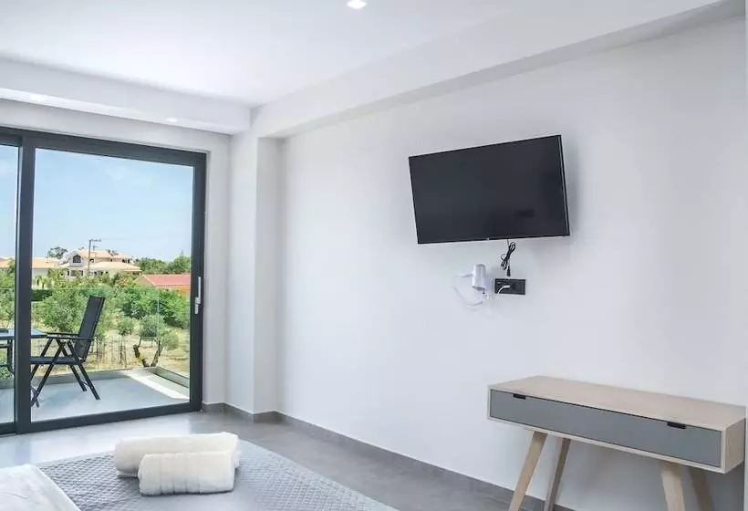 پانسیون Dionisos Luxury Suites