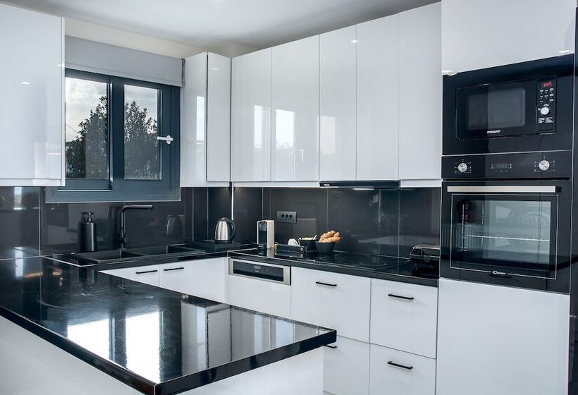 پانسیون Dionisos Luxury Suites