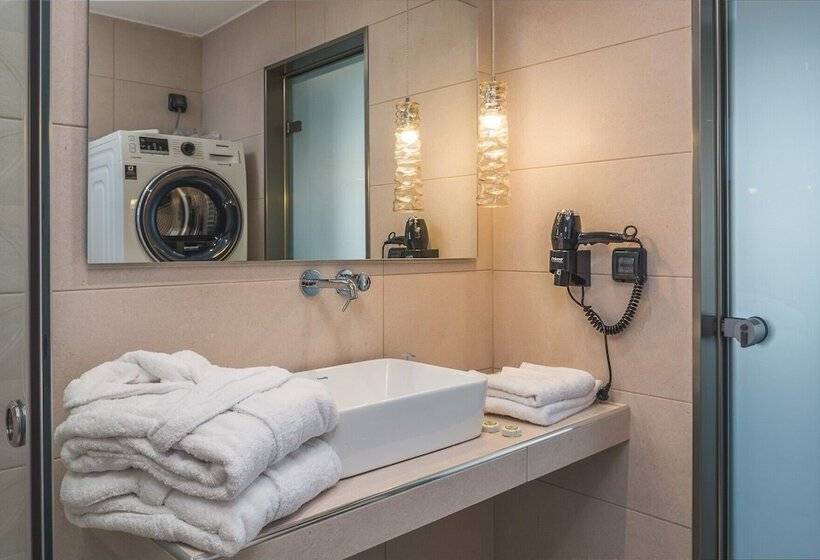 پانسیون Dionisos Luxury Suites