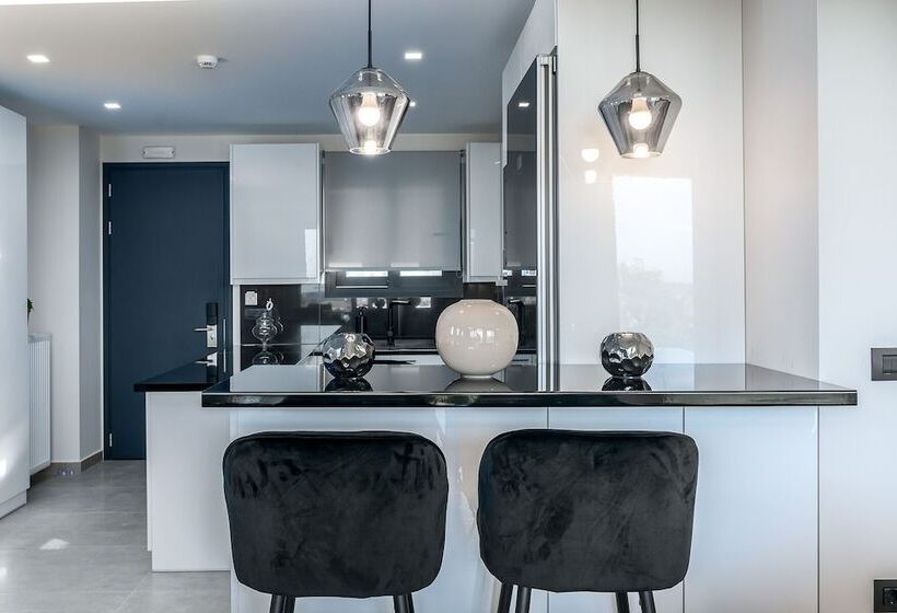 پانسیون Dionisos Luxury Suites