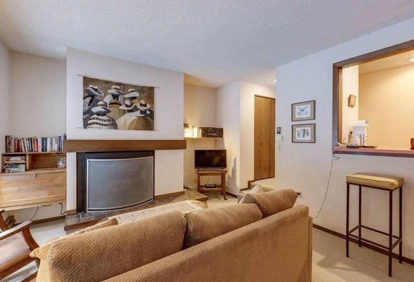 33sw   Wifi   Fireplace   Amenities   Sleeps 4