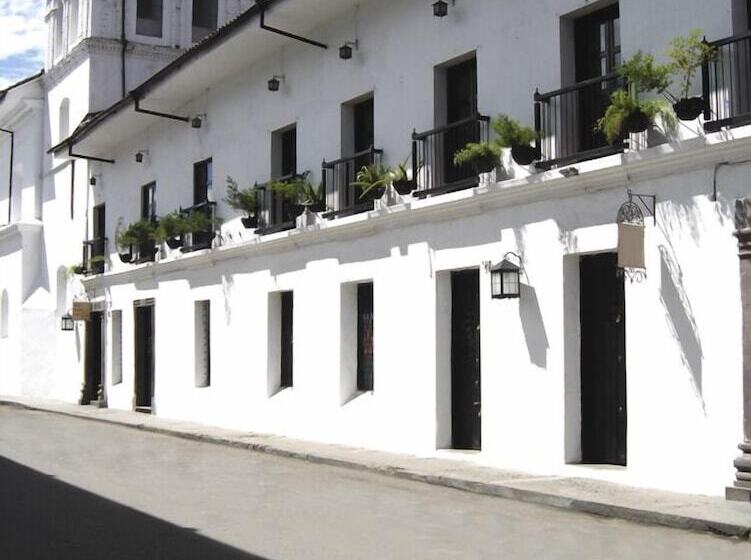 Hotel Camino Real