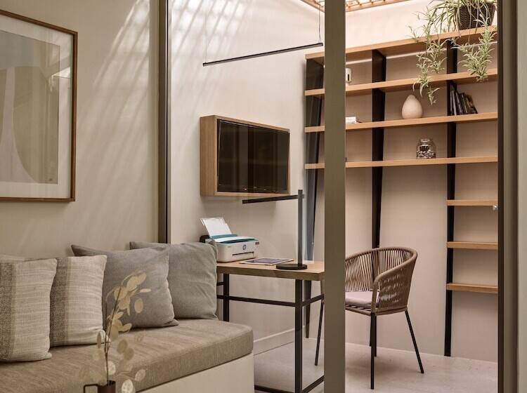 پانسیون Yoma Cove Suites