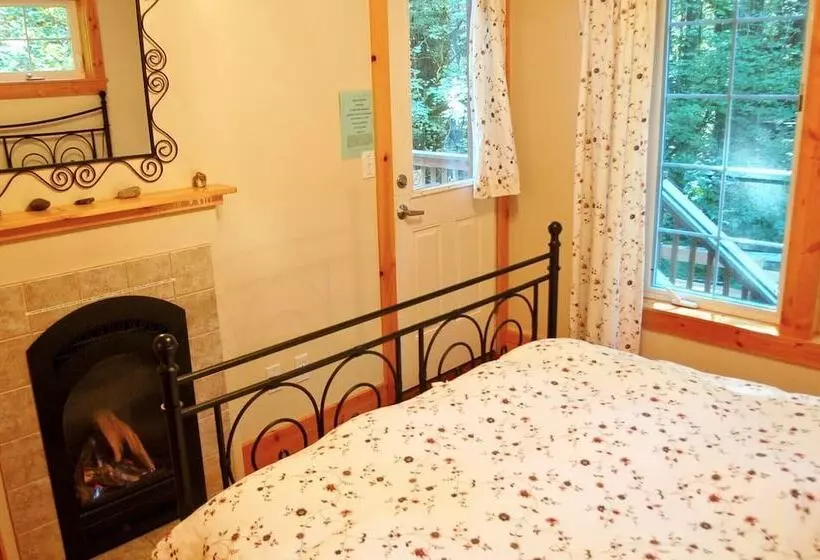 Snowline Cabin #34   Great English Tudor Style Home With Hot Tub! Now With Wifi!