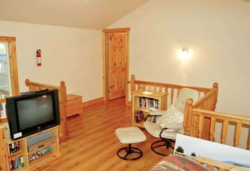 Snowline Cabin #34   Great English Tudor Style Home With Hot Tub! Now With Wifi!