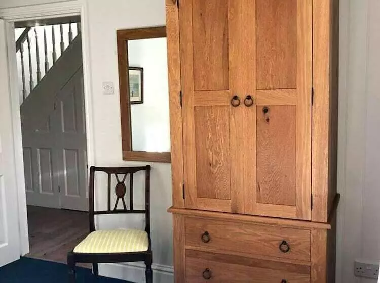 Gorgeous Coastal Cottage For 6 In Charlestown