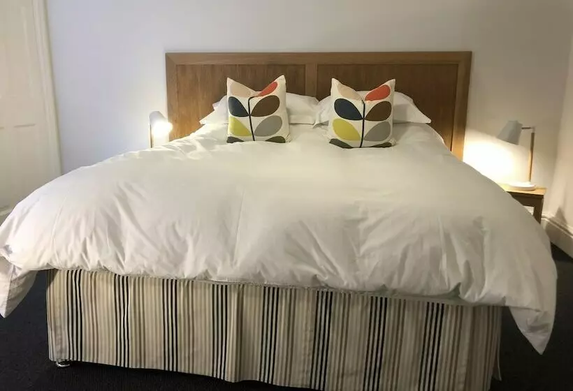 Gorgeous Coastal Cottage For 6 In Charlestown