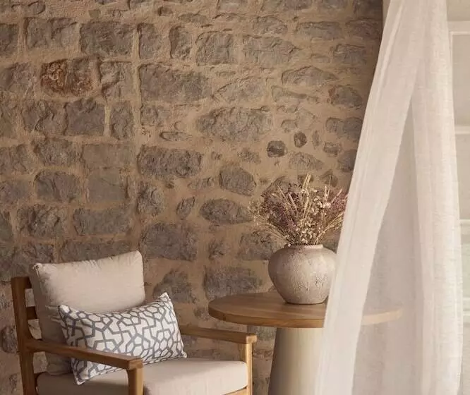 Hotelli Mandraki Beach Resort   Adults Only