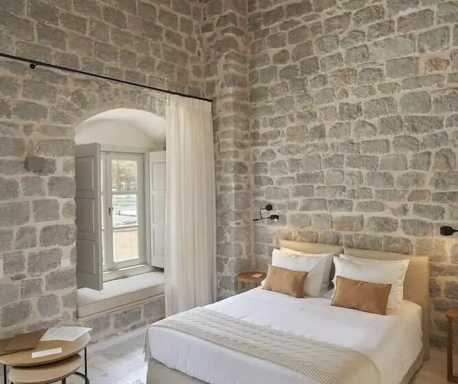 Hotelli Mandraki Beach Resort   Adults Only