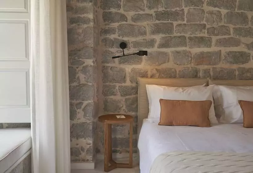 Hotelli Mandraki Beach Resort   Adults Only