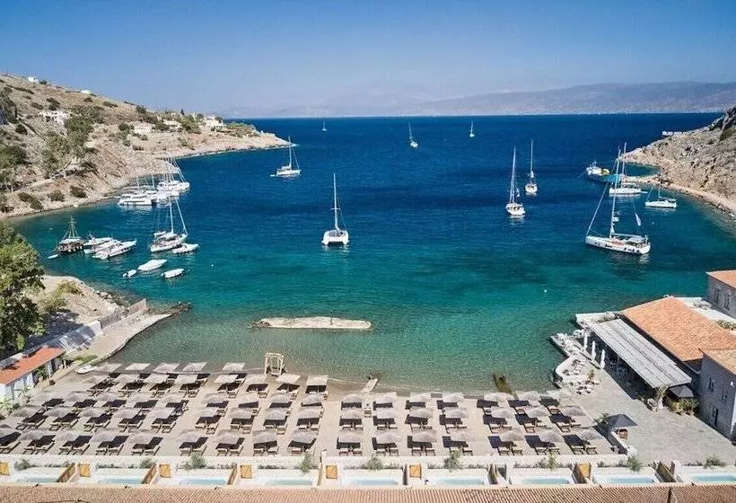 Hotelli Mandraki Beach Resort   Adults Only