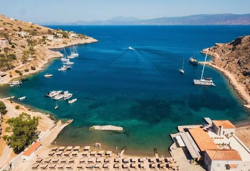 Hotelli Mandraki Beach Resort   Adults Only