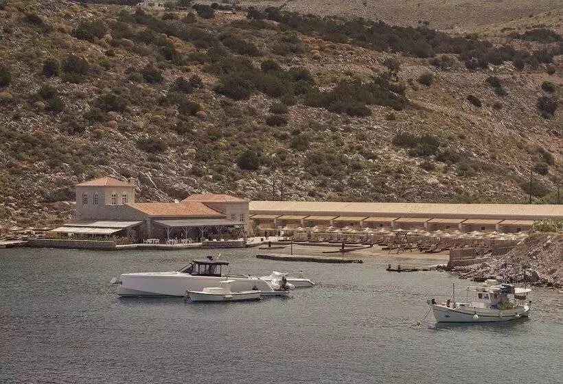 Hotelli Mandraki Beach Resort   Adults Only