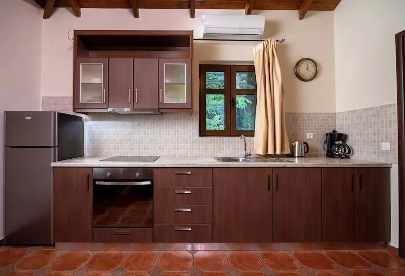 Hotelli Oreades Suites