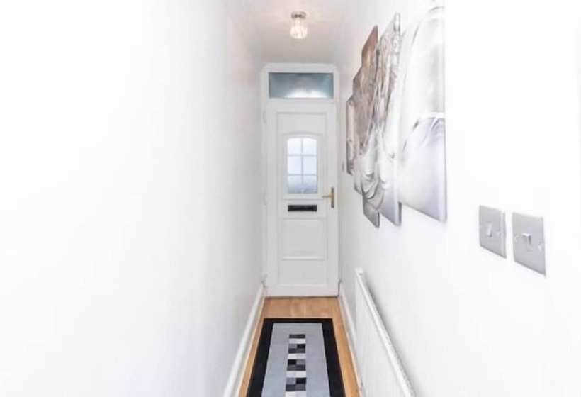 إقامة 3br Sleeps7 Garden Parking