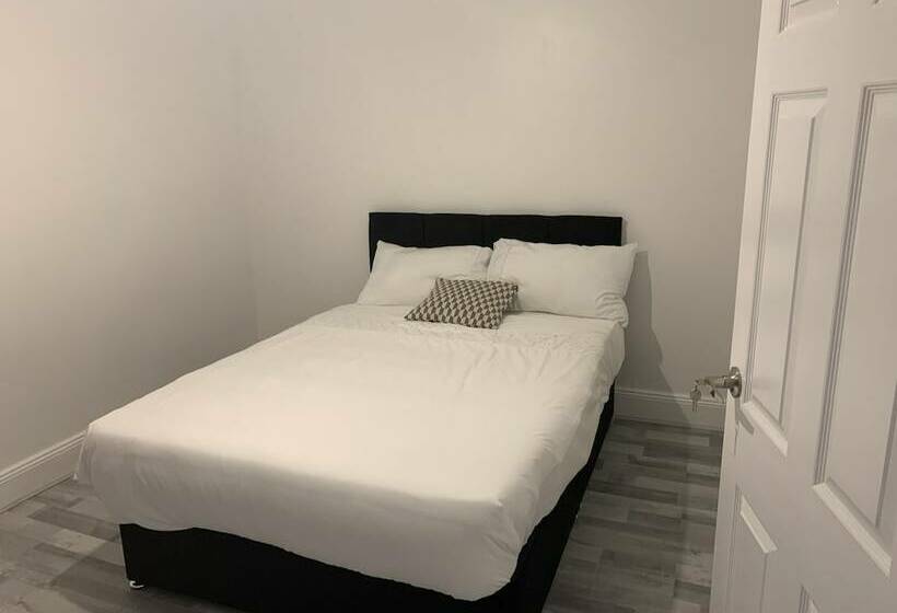 إقامة 3br Sleeps7 Garden Parking