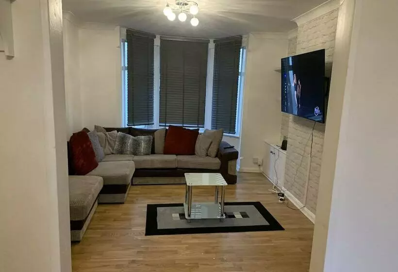 レジデンス 3br Sleeps7 Garden Parking