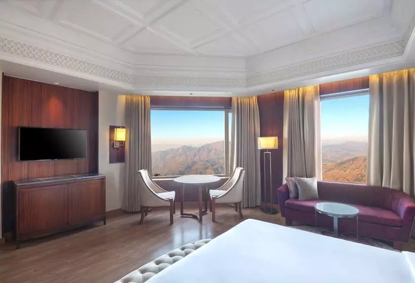 ホテル Radisson Kufri