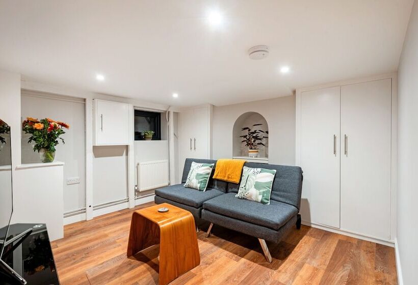 No. 32 Upper High Street Westgatecottage