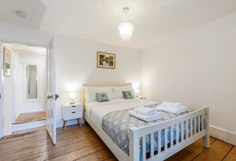 No. 32 Upper High Street Westgatecottage