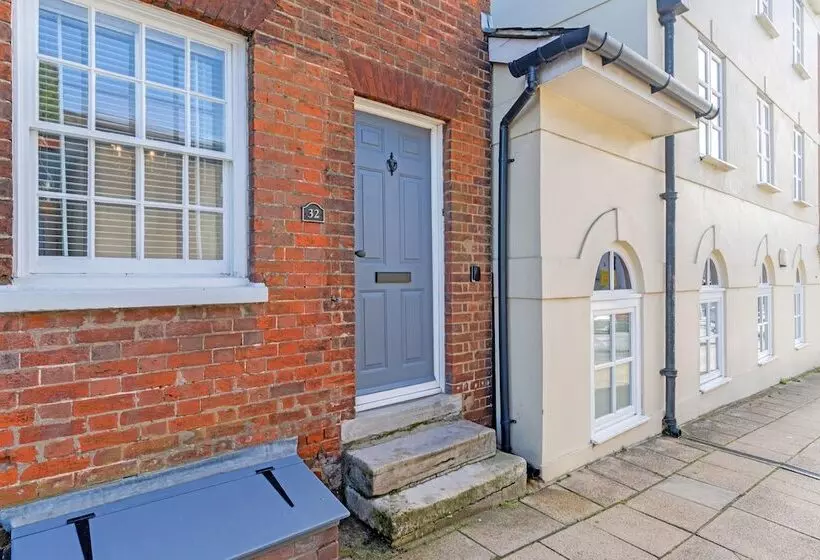 No. 32 Upper High Street Westgatecottage