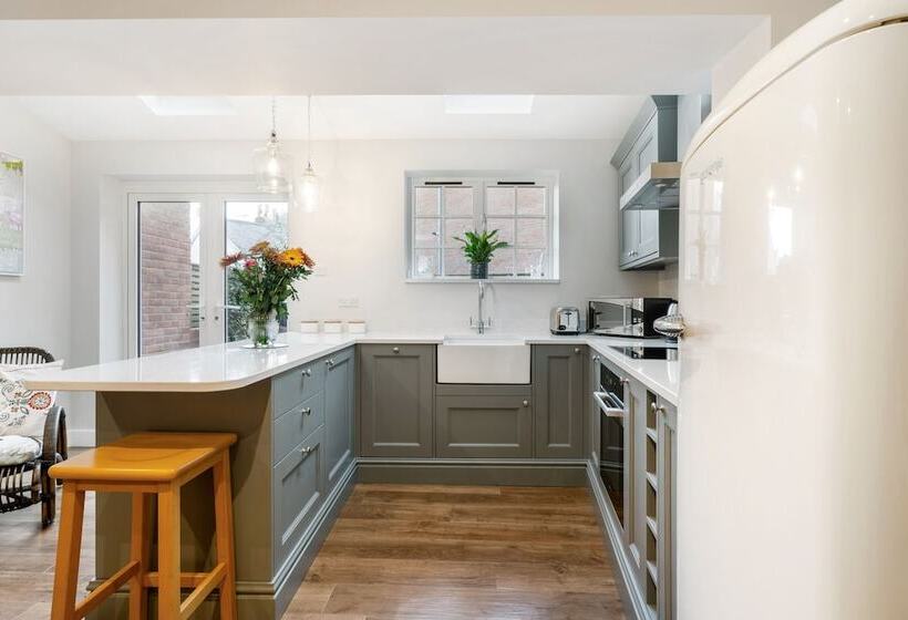 No. 32 Upper High Street Westgatecottage