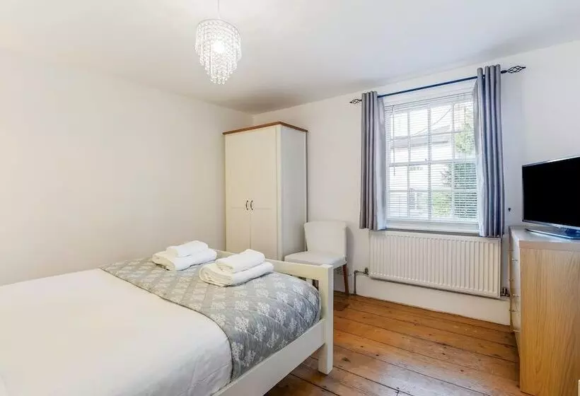 No. 32 Upper High Street Westgatecottage