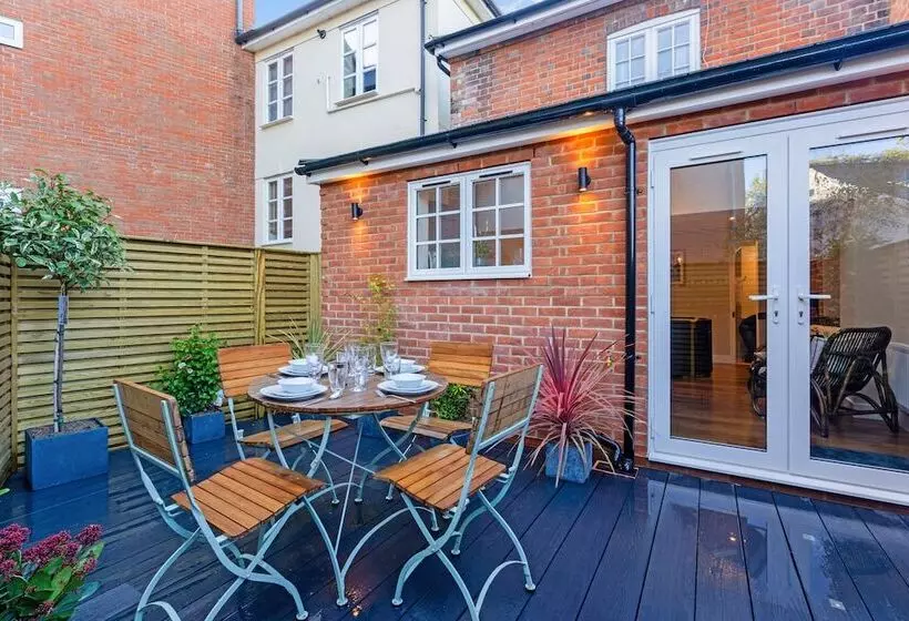 No. 32 Upper High Street Westgatecottage