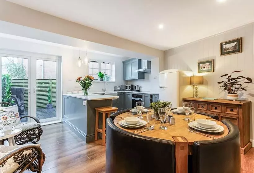 No. 32 Upper High Street Westgatecottage