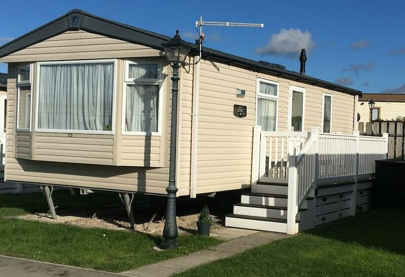 A Lovely Caravan On Quiet Site At Westward Ho!